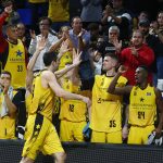 El Iberostar Tenerife tiñe de aurinegro el derbi canario (30)