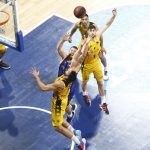 El Iberostar Tenerife tiñe de aurinegro el derbi canario (15)