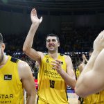 El Iberostar Tenerife tiñe de aurinegro el derbi canario (9)