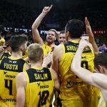 El Iberostar Tenerife tiñe de aurinegro el derbi canario (8)