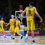 El Iberostar Tenerife tiñe de aurinegro el derbi canario (4)