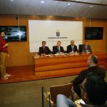 Un equipaje, un árbol (4)