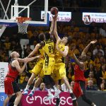 El Iberostar Tenerife supera a un correoso Fuenla y sella su billete para la Copa (13)