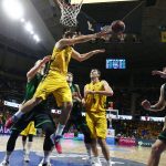 El Iberostar Tenerife reacciona con carácter y cabeza ante un buen Joventut (13)