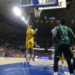 El Iberostar Tenerife reacciona con carácter y cabeza ante un buen Joventut (7)