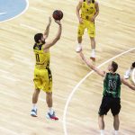 El Iberostar Tenerife reacciona con carácter y cabeza ante un buen Joventut (4)