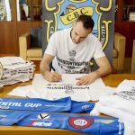 Ya a la venta la camiseta de los campeones mundiales firmada por el MVP Huertas (2)