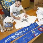 Ya a la venta la camiseta de los campeones mundiales firmada por el MVP Huertas (1)