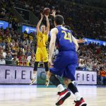 El Iberostar Tenerife cae con orgullo ante el potente Barça (21)