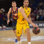 El Iberostar Tenerife cae ante un Baskonia muy físico (12)