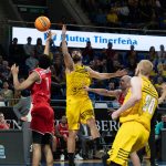 El Iberostar Tenerife tira de oficio para adelantarse en su serie ante un buen Oostende (15)