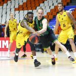 El Iberostar Tenerife suma un trabajado triunfo coral (10)