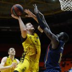 El Iberostar Tenerife no puede con un Baskonia más físico (14)