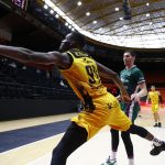 El Iberostar Tenerife reanuda la ACB con derrota, ante un Unicaja más acertado (10)