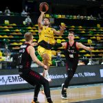 El Iberostar Tenerife deja su sello en Miribilla y suma una nueva alegría liguera (6)