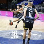 El Iberostar Tenerife da un puñetazo sobre la mesa (12)