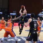 El Lenovo Tenerife 'tumba' al Valencia de Euroliga (6)