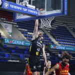 El Lenovo Tenerife saca adelante un partido muy duro (13)