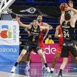 El Lenovo Tenerife saca adelante un partido muy duro (7)