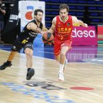 El Lenovo Tenerife saca adelante un partido muy duro (6)