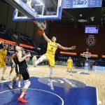 Segundo triunfo en el Sweet 16 en el retorno del público al Santiago Martín (10)