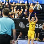 Segundo triunfo en el Sweet 16 en el retorno del público al Santiago Martín (5)