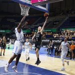 El Lenovo Tenerife impone su fortaleza coral (19)