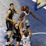 El Lenovo Tenerife impone su fortaleza coral (11)