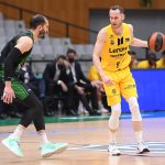 El Lenovo Tenerife cae en Badalona, pese a pelear hasta el final (11)