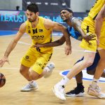 El Lenovo Tenerife 'asalta' el Coliseum en un enorme acto de superación (14)