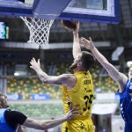 El Lenovo Tenerife 'asalta' el Coliseum en un enorme acto de superación (8)