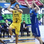 El Lenovo Tenerife 'asalta' el Coliseum en un enorme acto de superación (6)