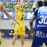 El Lenovo Tenerife 'asalta' el Coliseum en un enorme acto de superación (3)