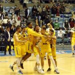 El Lenovo Tenerife tira de carácter para ganar in extremis en Santiago (7)