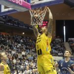 El Lenovo Tenerife tira de carácter para ganar in extremis en Santiago (6)