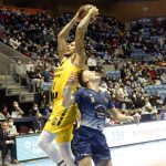 El Lenovo Tenerife tira de carácter para ganar in extremis en Santiago (4)