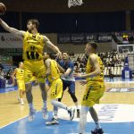 El Lenovo Tenerife tira de carácter para ganar in extremis en Santiago (1)