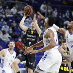 El Lenovo Tenerife cae dando la cara (4)