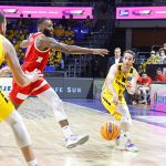 El Lenovo Tenerife tira de carácter y suma su tercera alegría en la #BCL (8)