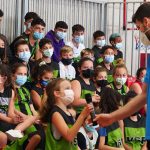 Dejan Todorovic y Sean Smith comparten cancha y charla con clubes de Arona (8)