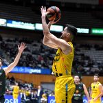 El Lenovo Tenerife gana en Badalona al son de Marcelinho Huertas (5)