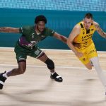 El Lenovo Tenerife exprime su buen momento y 'asalta' el Carpena (13)