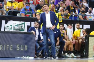 El Lenovo Tenerife cae ante el Bitci Baskonia (24)