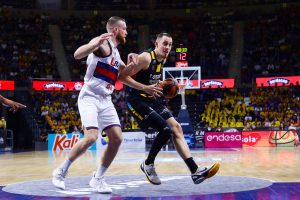 El Lenovo Tenerife cae ante el Bitci Baskonia (14)