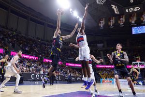 El Lenovo Tenerife cae ante el Bitci Baskonia (11)