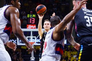 El Lenovo Tenerife cae ante el Bitci Baskonia (12)