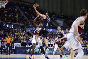 El Lenovo Tenerife cae ante el Bitci Baskonia (7)