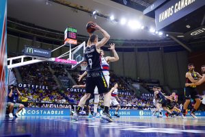 El Lenovo Tenerife cae ante el Bitci Baskonia (8)