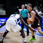 El Lenovo Tenerife impone su fondo de armario en Israel (9)