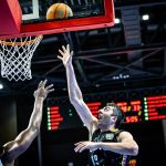 El Lenovo Tenerife impone su fondo de armario en Israel (7)